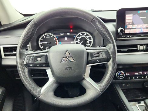 Used 2022 Mitsubishi Outlander ES FWD image 34