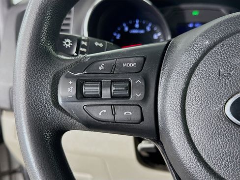 Used 2019 Kia Sedona LX image 14