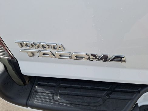 Used 2011 Toyota Tacoma Base w/ TRD Sport Pkg image 13