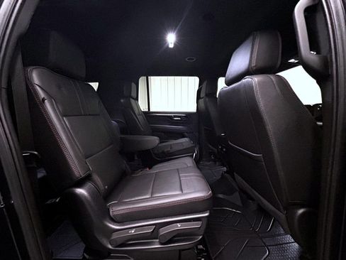 Used 2025 Chevrolet Suburban RST w/ Comfort Package image 18