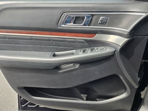 Used 2018 Ford Explorer Platinum AWD/4WD image 20