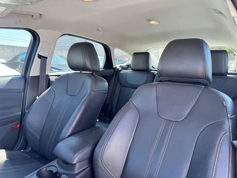 Used 2014 Ford Focus Titanium FWD image 36