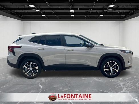 Used 2026 Chevrolet Trax RS w/ Driver Confidence Package FWD image 6