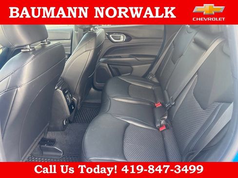 Used 2026 Jeep Compass Latitude w/ Sun and Sound Group AWD/4WD image 18