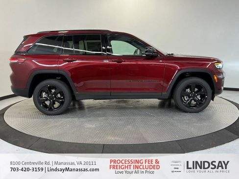 New 2025 Jeep Grand Cherokee Altitude AWD/4WD image 3
