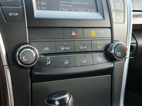 Used 2017 Toyota Camry LE FWD image 18