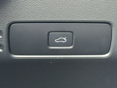 Used 2025 Volvo XC40 B5 Plus w/ Protection Package Premier AWD/4WD image 31