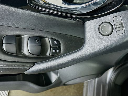 Used 2022 Nissan Rogue Sport SV image 15