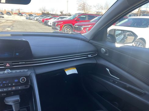 Used 2025 Hyundai Elantra SEL image 35