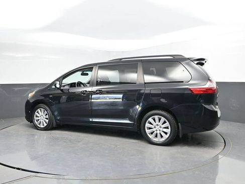 Used 2017 Toyota Sienna LE AWD/4WD image 8