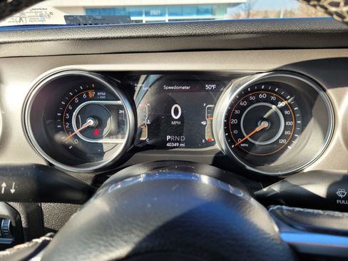 Used 2020 Jeep Gladiator Overland w/ Trailer Tow Package image 30