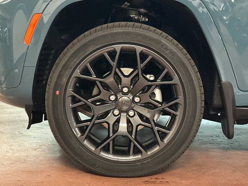 New 2026 Jeep Grand Cherokee Summit w/ Obsidian Package AWD/4WD image 25