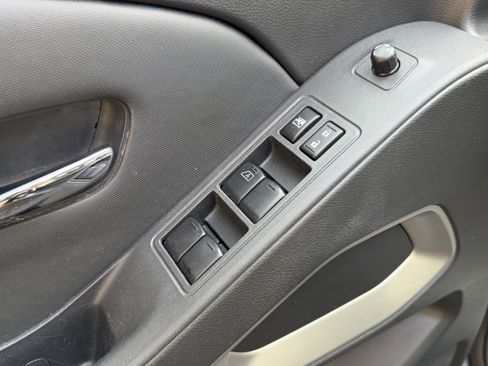 Used 2023 Nissan Frontier SV image 13