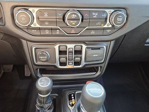 New 2025 Jeep Gladiator Sport AWD/4WD image 19