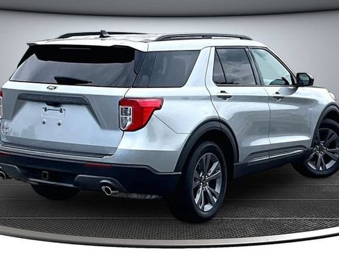 Used 2023 Ford Explorer XLT w/ Equipment Group 202A AWD/4WD image 6