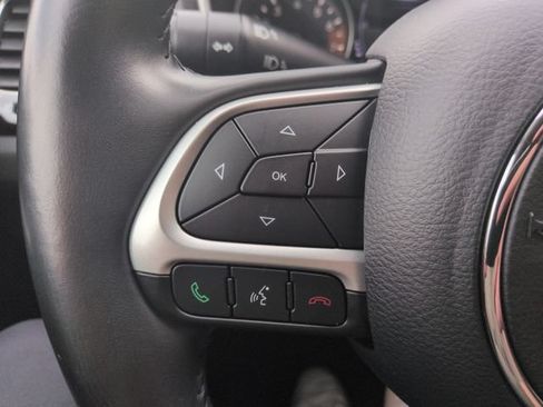 Used 2019 Jeep Compass Latitude FWD image 32