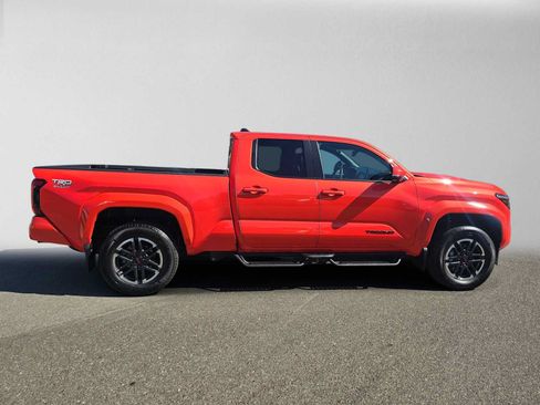 Used 2024 Toyota Tacoma TRD Sport w/ TRD Sport Premium Package AWD/4WD image 2