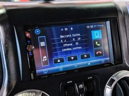 Used 2015 Jeep Wrangler Unlimited Sahara w/ Connectivity Group image 28