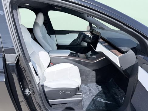 Used 2022 Tesla Model X image 46