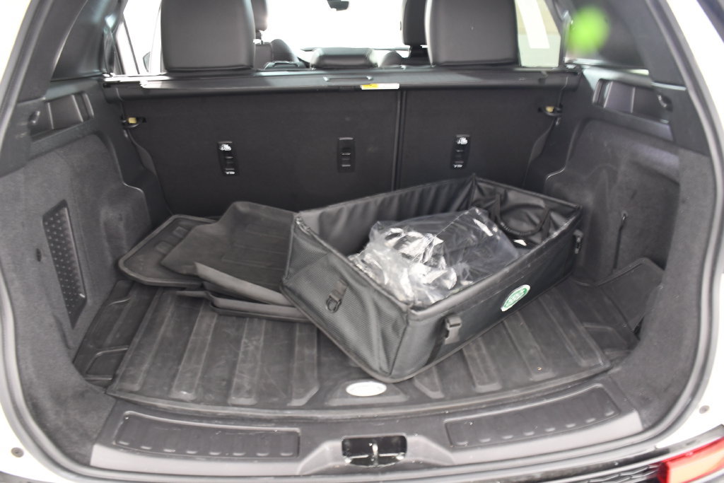 Certified 2025 Land Rover Discovery Sport Dynamic SE AWD/4WD image 24