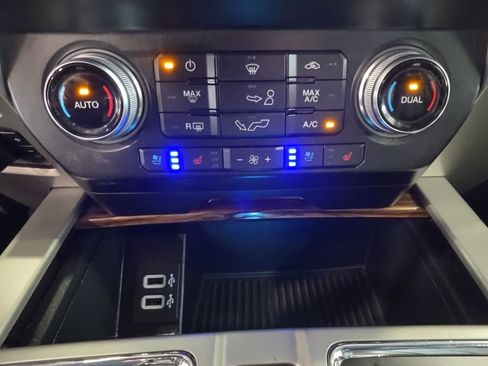 Used 2019 Ford F150 Lariat w/ Equipment Group 502A Luxury AWD/4WD image 30