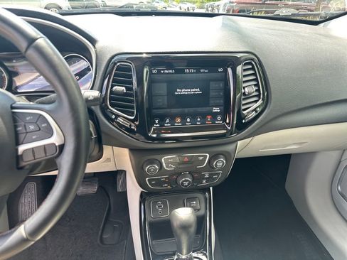 Used 2018 Jeep Compass Limited w/ Navigation Group FWD image 19