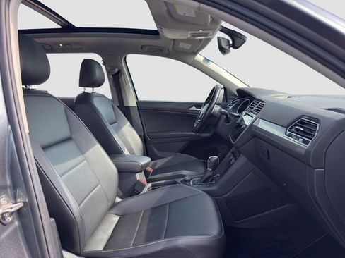 Used 2018 Volkswagen Tiguan SEL AWD/4WD image 28