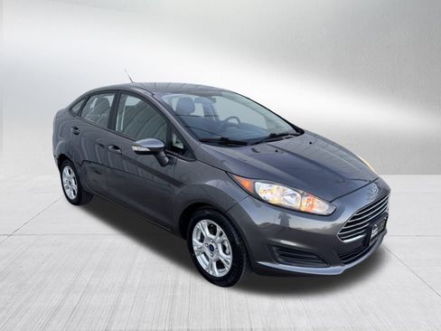 Used 2015 Ford Fiesta SE image 3