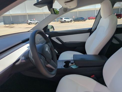 Used 2021 Tesla Model Y Long Range AWD/4WD image 16