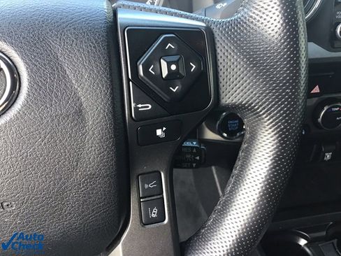 Used 2022 Toyota Tacoma TRD Off-Road image 29