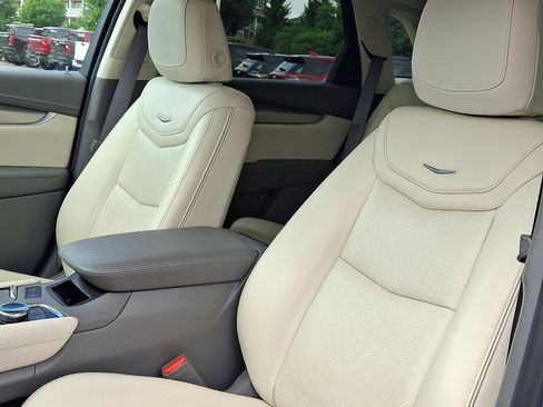 Certified 2023 Cadillac XT5 Premium Luxury FWD image 17
