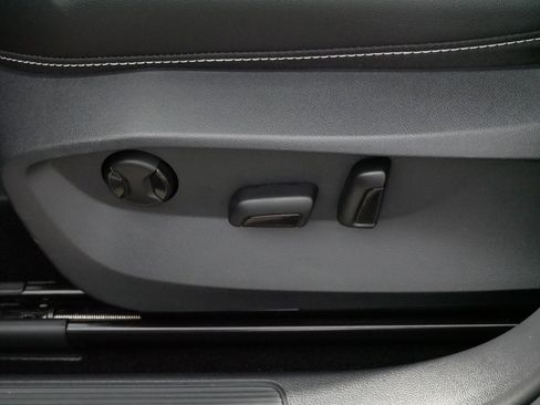 Certified 2023 Volkswagen Taos SEL image 20