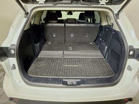 Certified 2023 Toyota Highlander XLE image 26