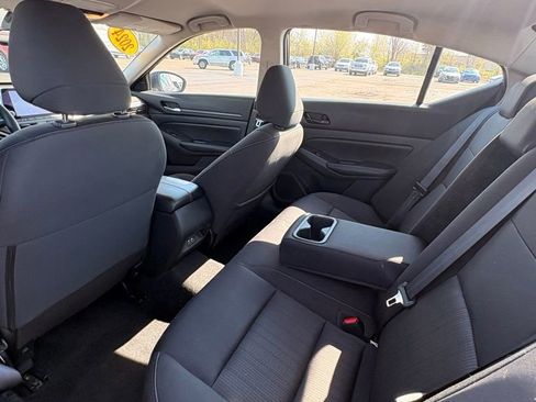 Used 2024 Nissan Altima 2.5 SV FWD image 13