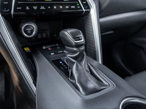Certified 2024 Toyota Venza Limited AWD/4WD image 27