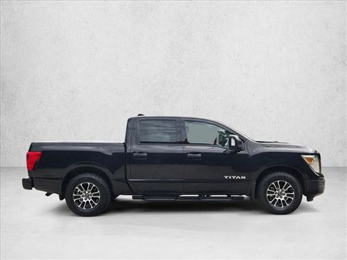 Used 2023 Nissan Titan SV w/ SV Convenience Package image 4