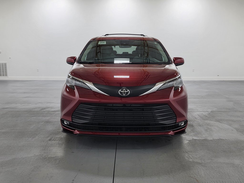 New 2026 Toyota Sienna XLE AWD/4WD image 3