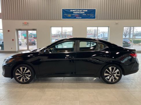 Used 2025 Nissan Sentra SV w/ SV Premium Package image 8