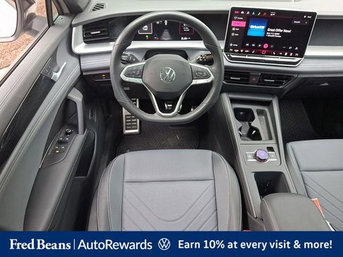 Certified 2025 Volkswagen Tiguan SE R-Line AWD/4WD image 12