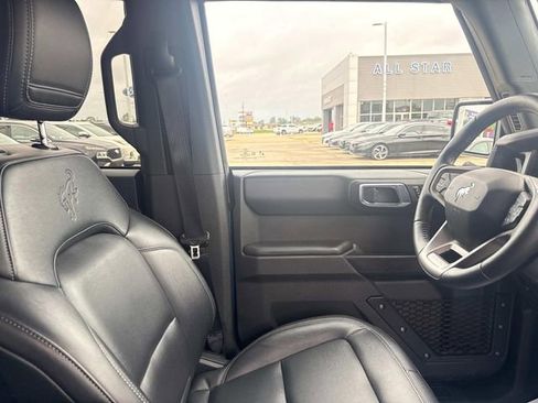 Used 2025 Ford Bronco Badlands AWD/4WD image 17