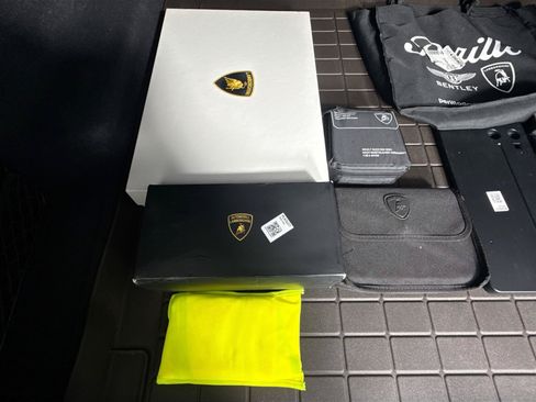 Used 2023 Lamborghini Urus Performante AWD/4WD image 36