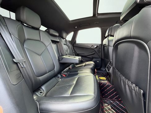 Used 2018 Porsche Macan AWD/4WD image 25