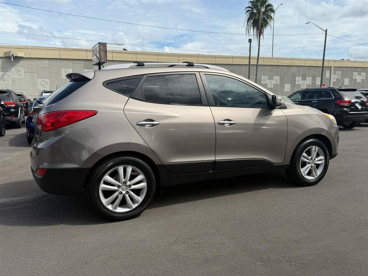 Used 2013 Hyundai Tucson Limited FWD image 8