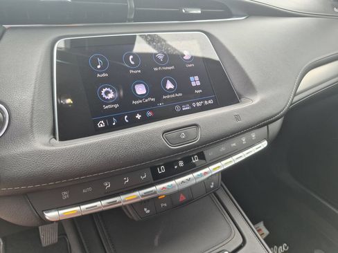 Used 2020 Cadillac XT4 Premium Luxury w/ Cold Weather Package FWD image 16