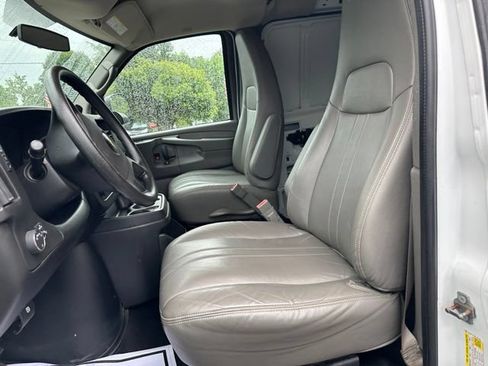 Used 2015 Chevrolet Express 2500 RWD image 14