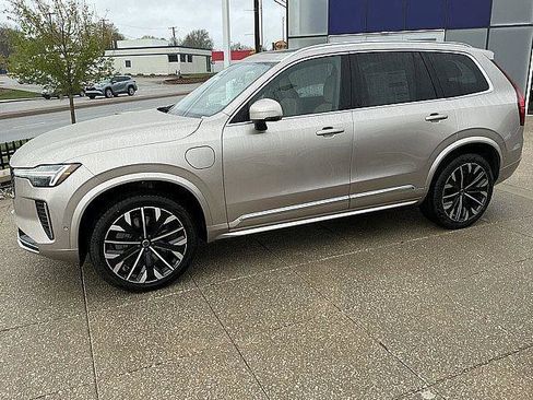 New 2026 Volvo XC90 T8 Plus w/ Protection Package AWD/4WD image 11