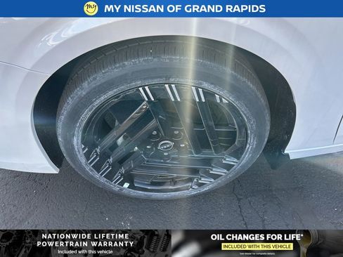 New 2026 Nissan Sentra SR w/ Floor Mat Package FWD image 10