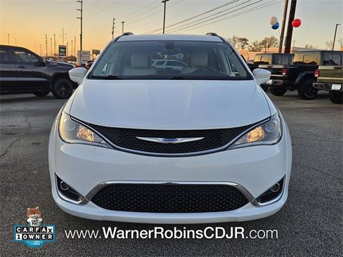 Used 2018 Chrysler Pacifica Touring-L image 2
