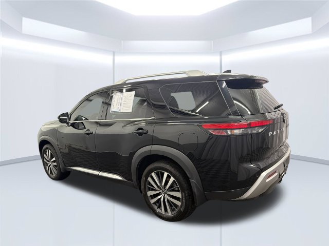 Used 2022 Nissan Pathfinder Platinum w/ Cargo Package AWD/4WD image 3