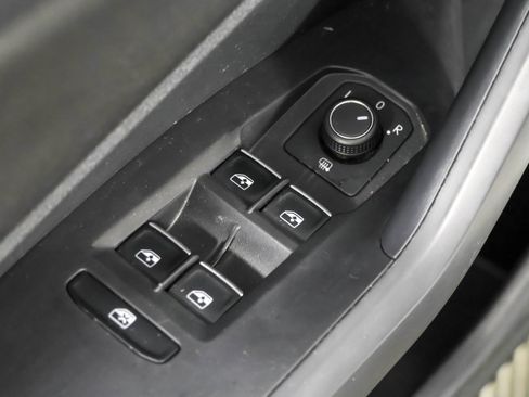 Used 2023 Volkswagen Jetta SE FWD image 34